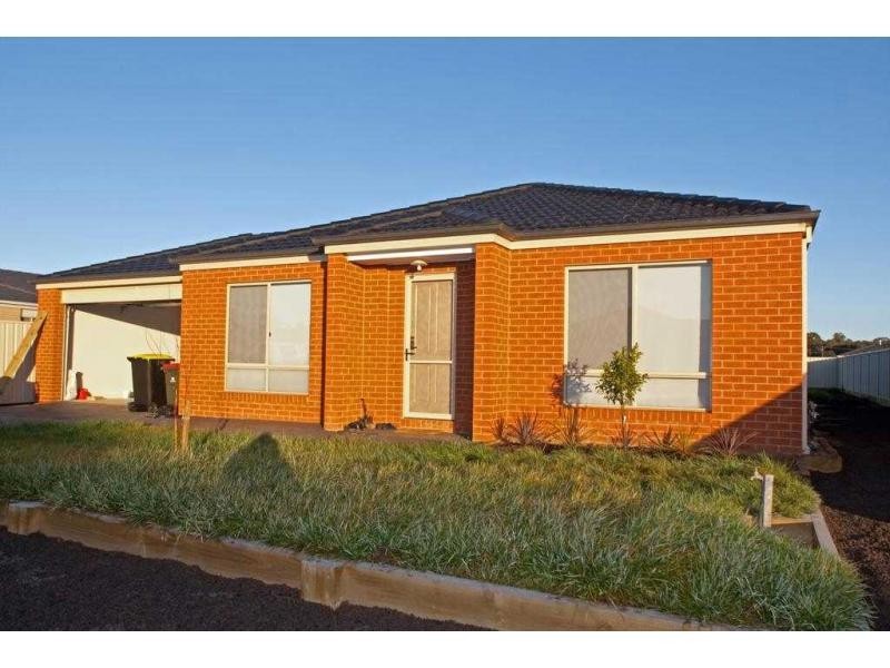 18 O’Neill Court, Epsom VIC 3551