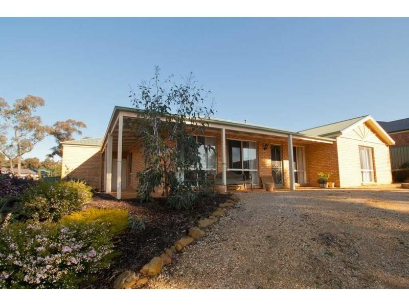 1 Park Terrace, Kangaroo Flat VIC 3555