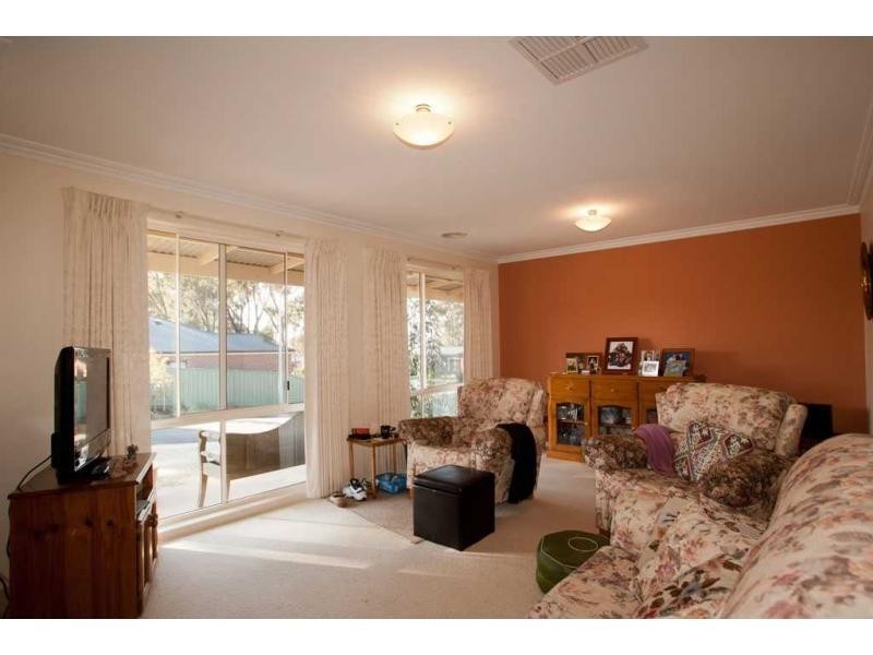 1 Park Terrace, Kangaroo Flat VIC 3555