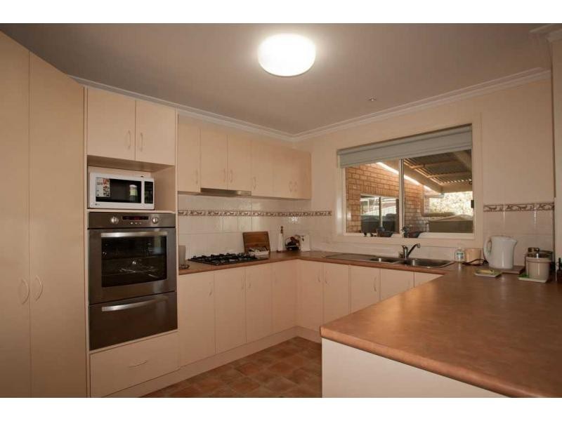 1 Park Terrace, Kangaroo Flat VIC 3555