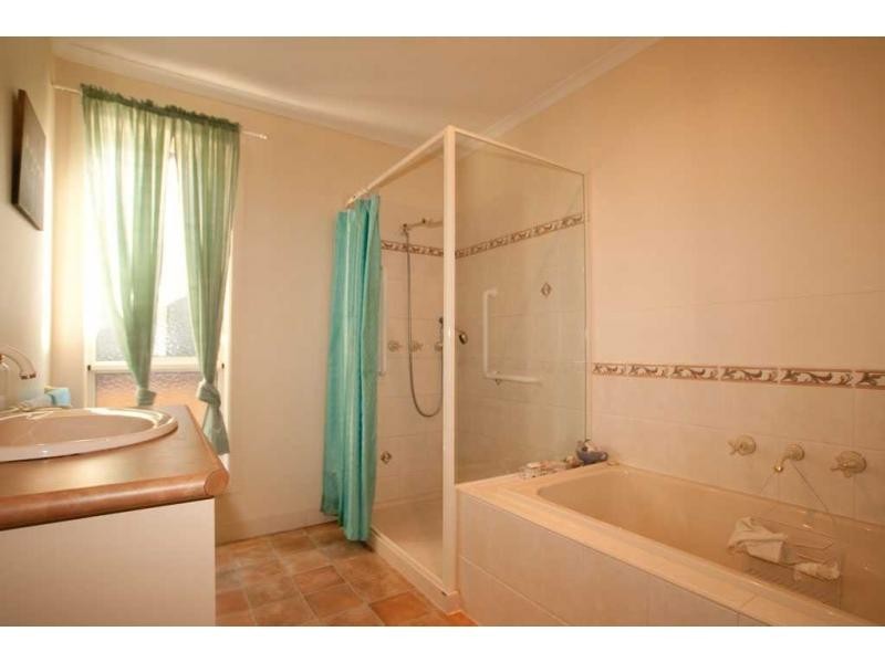 1 Park Terrace, Kangaroo Flat VIC 3555