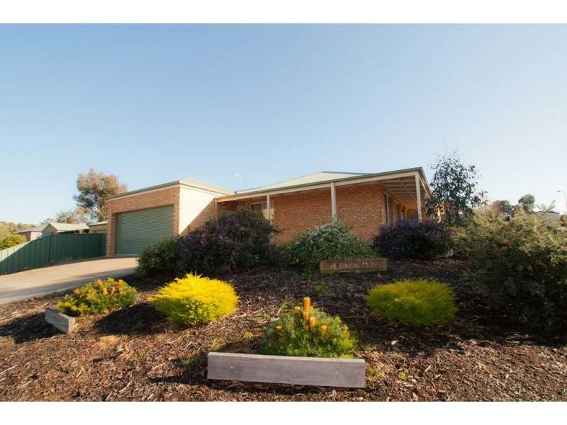 1 Park Terrace, Kangaroo Flat VIC 3555