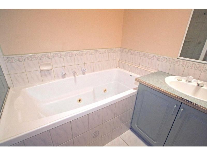 3/3 McKay Crescent, Strathdale VIC 3550