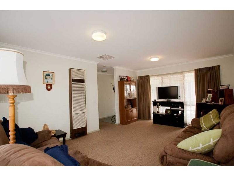 34 William Drive, Kangaroo Flat VIC 3555