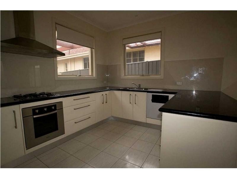 Villa 2/105 Sternberg Street, Kennington VIC 3550