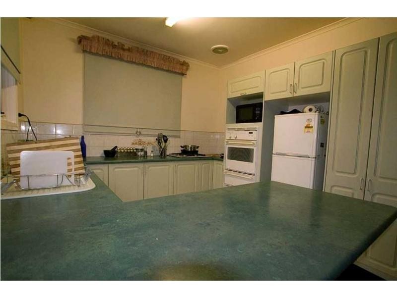 Unit 4/3 McKay Crescent, Strathdale VIC 3550