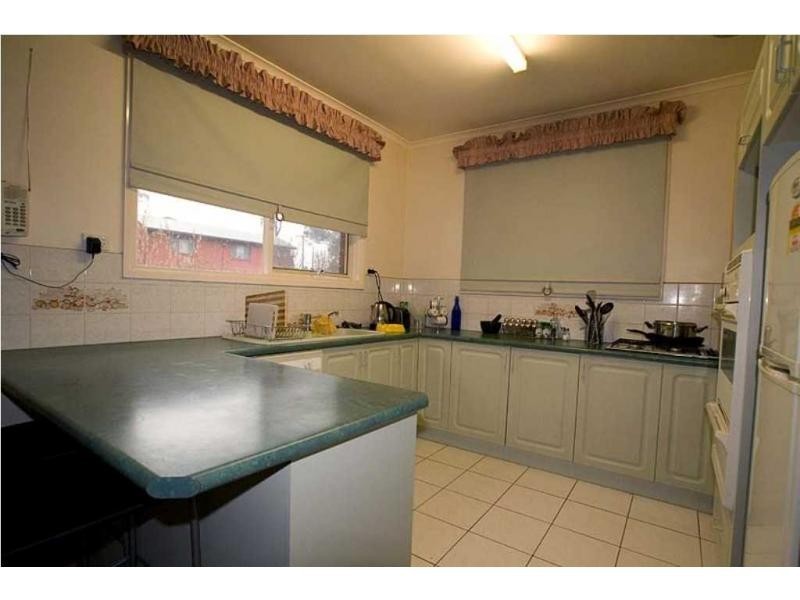 Unit 4/3 McKay Crescent, Strathdale VIC 3550