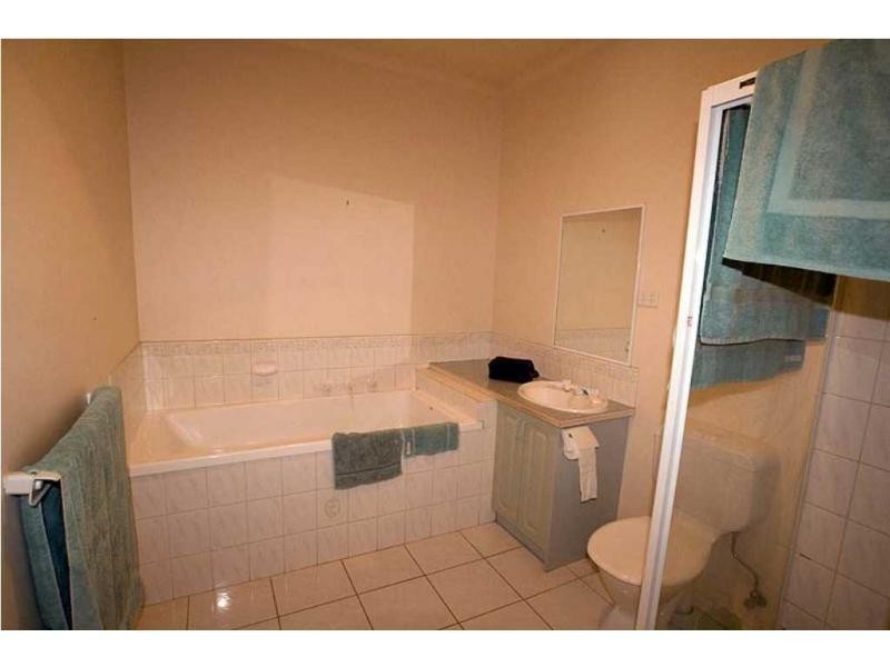 Villa 4/3 MCKAY Court, Strathdale VIC 3550