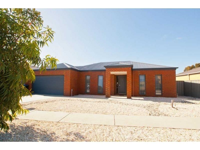 9 Diamond Avenue, White Hills VIC 3550