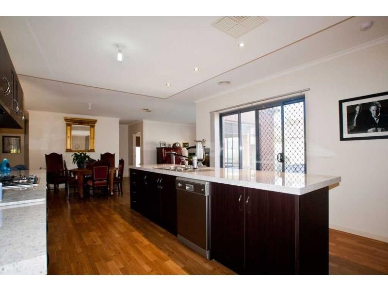 9 Diamond Avenue, White Hills VIC 3550