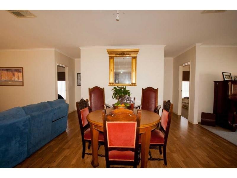 9 Diamond Avenue, White Hills VIC 3550