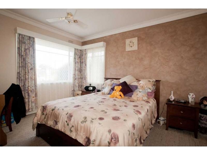 21 Clarence Avenue, Kennington VIC 3550