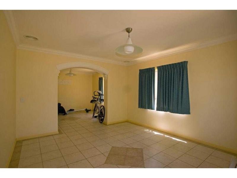 2/15 Claire Court, Kennington VIC 3550