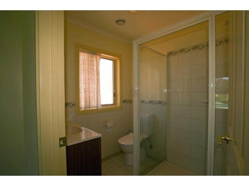 2/15 Claire Court, Kennington VIC 3550