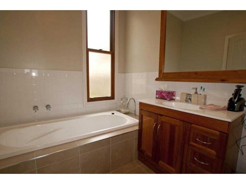 76 Condon Street, Kennington VIC 3550