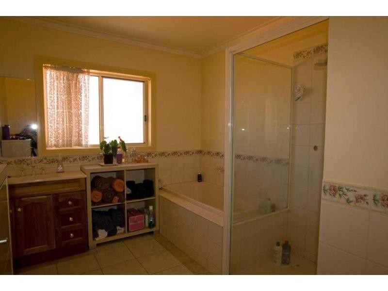 2/15 Claire Court, Kennington VIC 3550