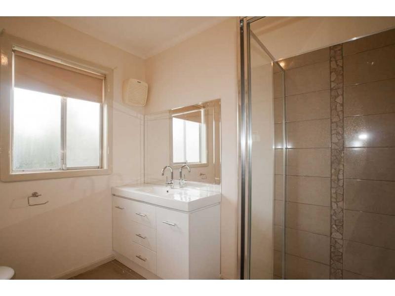 2 Lazarus Street, Golden Square VIC 3555
