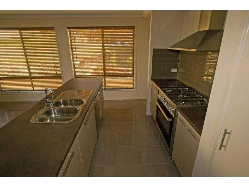 16 Tununga Circuit, Kangaroo Flat VIC 3555