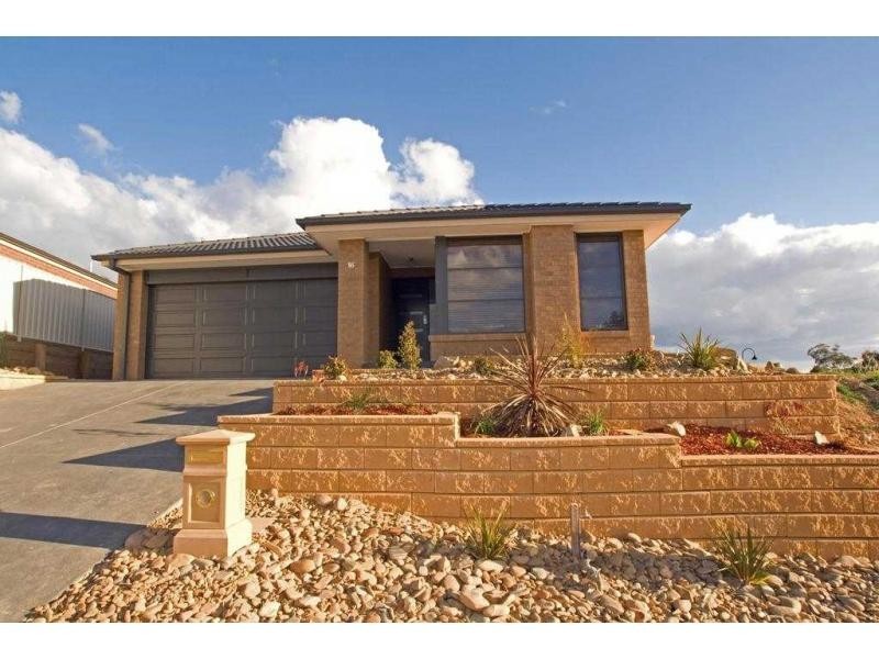 16 Tununga Circuit, Kangaroo Flat VIC 3555