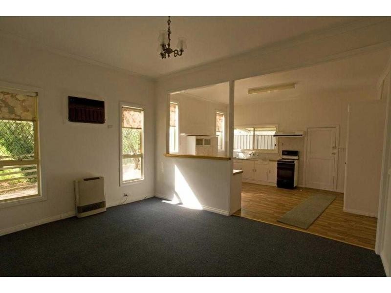 6 Pine Street, Eaglehawk VIC 3556