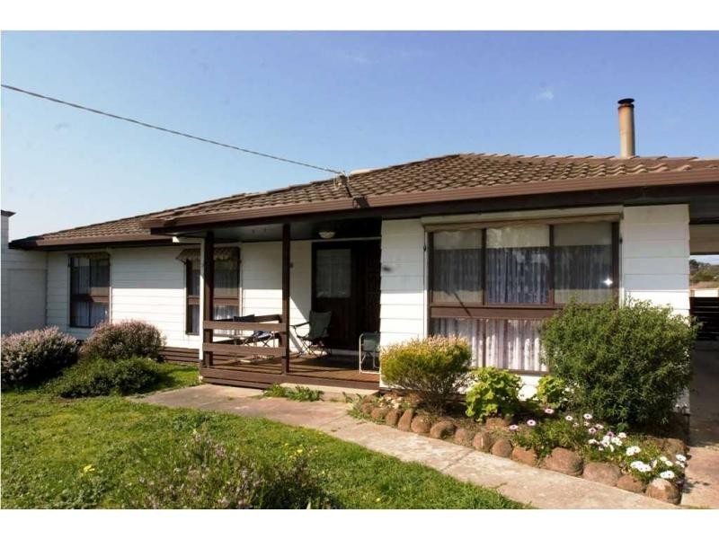 8 Butts Road, Eaglehawk VIC 3556