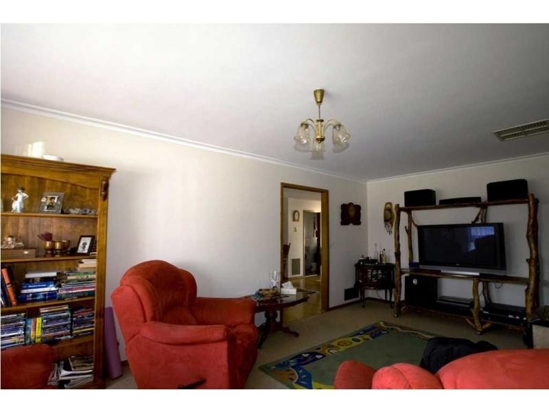 8 Butts Road, Eaglehawk VIC 3556