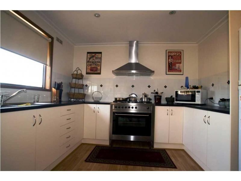 8 Butts Road, Eaglehawk VIC 3556