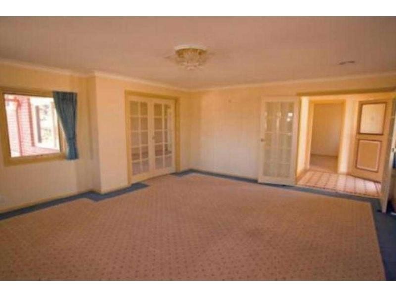 1 Kate Close, Kennington VIC 3550