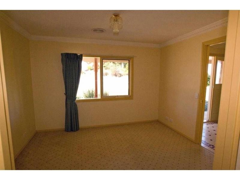 1 Kate Close, Kennington VIC 3550