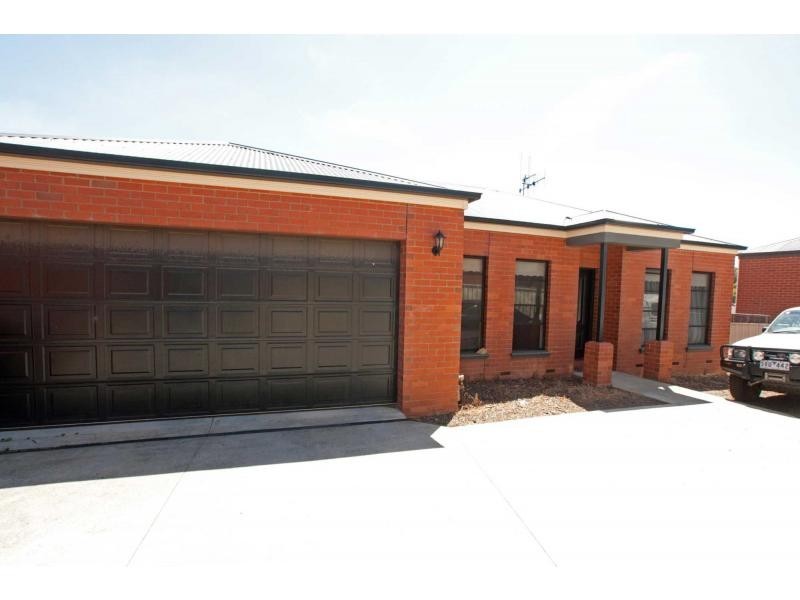 Villa 2/7 Bottlebrush Court, Strathdale VIC 3550