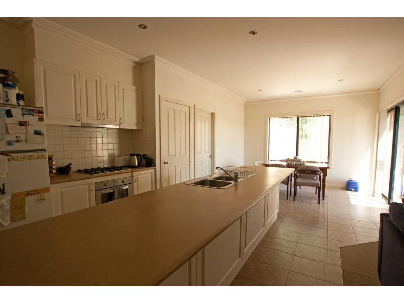 Villa 2/7 Bottlebrush Court, Strathdale VIC 3550