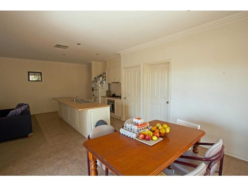Villa 2/7 Bottlebrush Court, Strathdale VIC 3550