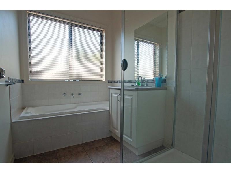 Villa 2/7 Bottlebrush Court, Strathdale VIC 3550