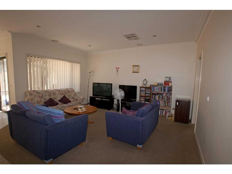 Villa 2/7 Bottlebrush Court, Strathdale VIC 3550