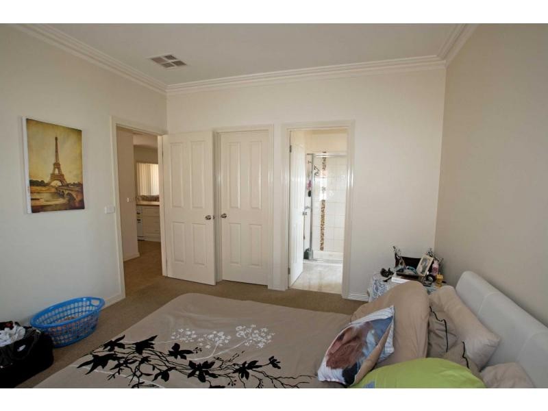 Villa 2/7 Bottlebrush Court, Strathdale VIC 3550