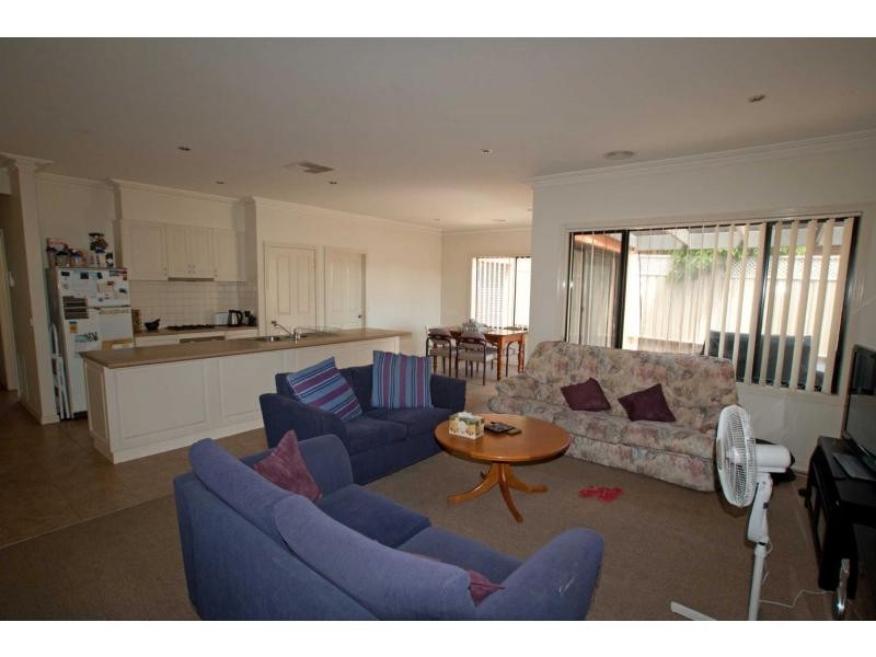 Villa 2/7 Bottlebrush Court, Strathdale VIC 3550