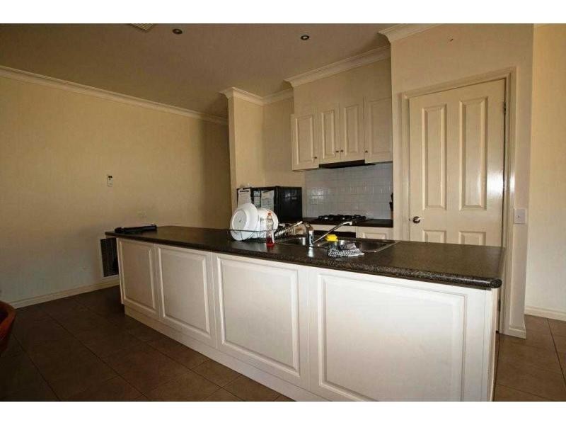 Villa 2/34 Greenwood Drive, Kennington VIC 3550