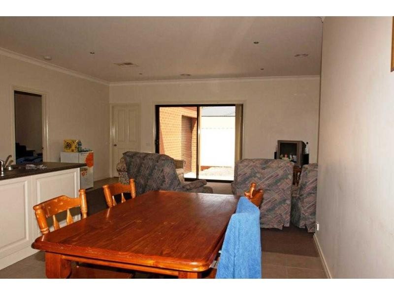 Villa 2/34 Greenwood Drive, Kennington VIC 3550