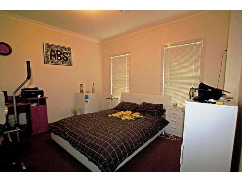 Villa 2/34 Greenwood Drive, Kennington VIC 3550