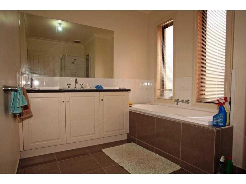 1 Greenwood Drive, Kennington VIC 3550