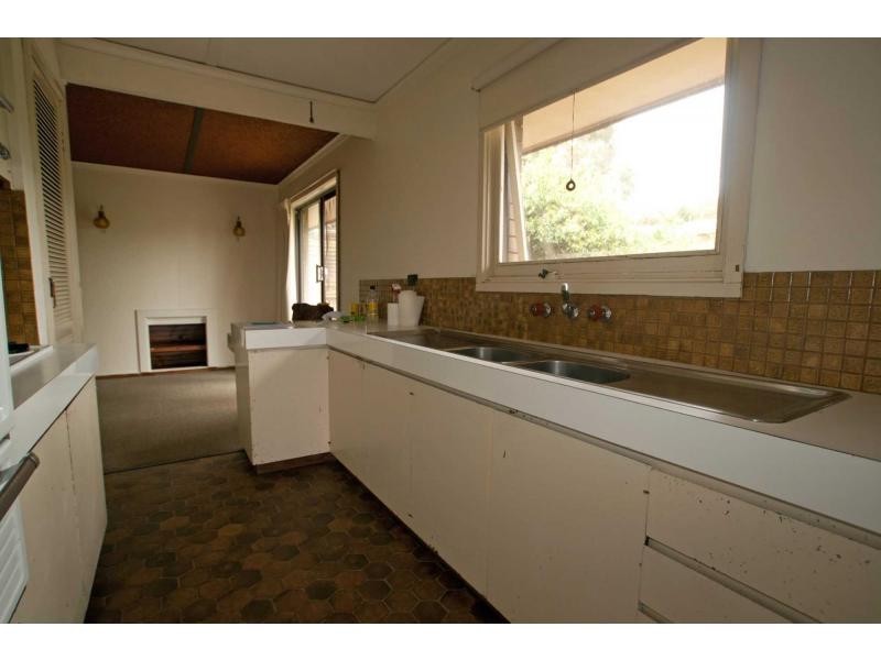 38 Friswell Avenue, Flora Hill VIC 3550