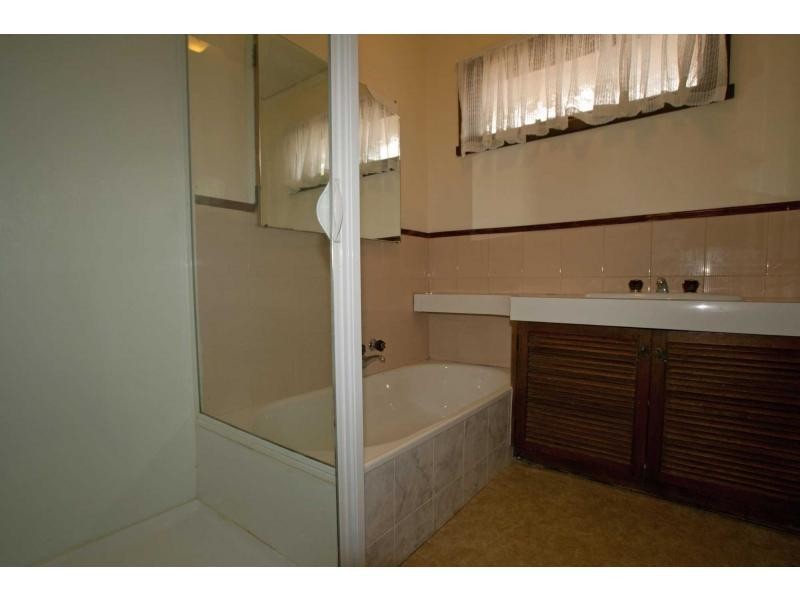 38 Friswell Avenue, Flora Hill VIC 3550