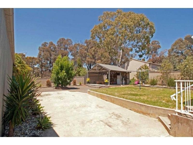 71 Adams Street, Quarry Hill VIC 3550