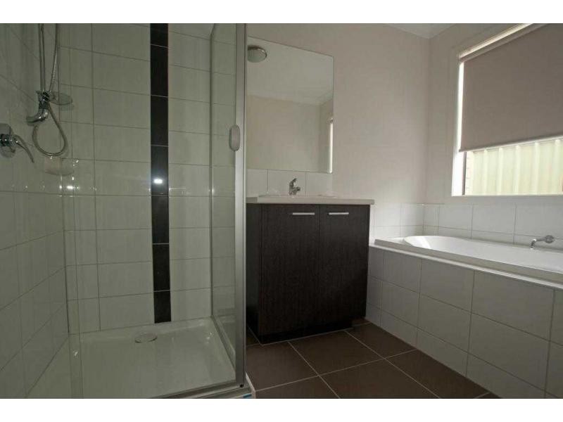 17 Sanctuary Boulevard, Maiden Gully VIC 3551