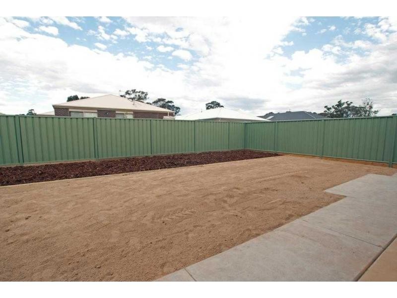 17 Sanctuary Boulevard, Maiden Gully VIC 3551