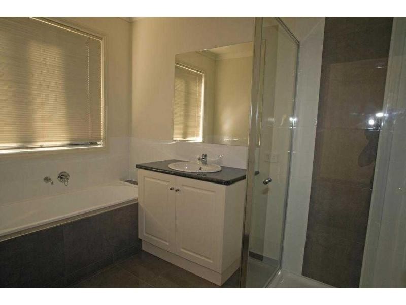 5A Vincent Drive, Kennington VIC 3550