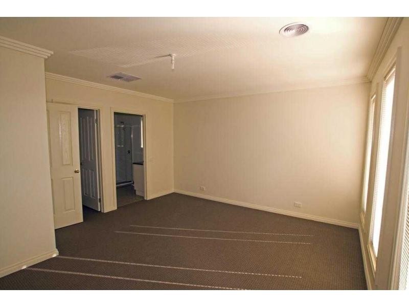 5A Vincent Drive, Kennington VIC 3550