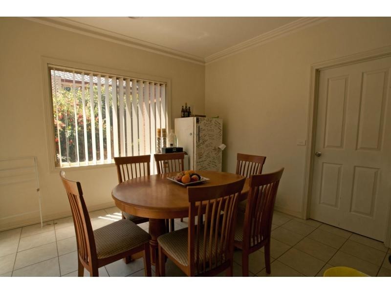 1*/16 Peppertree Grove, Strathdale VIC 3550