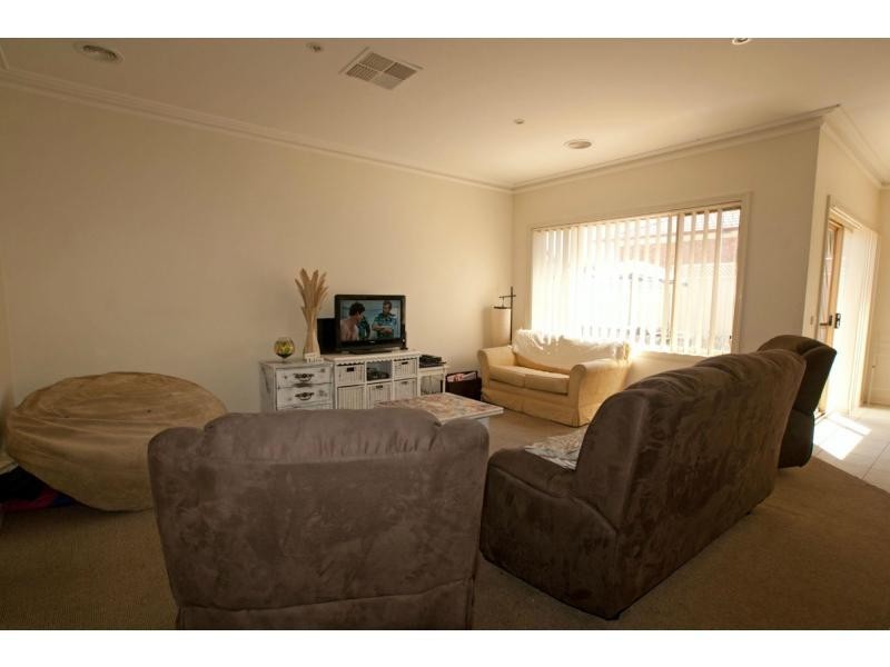 1*/16 Peppertree Grove, Strathdale VIC 3550