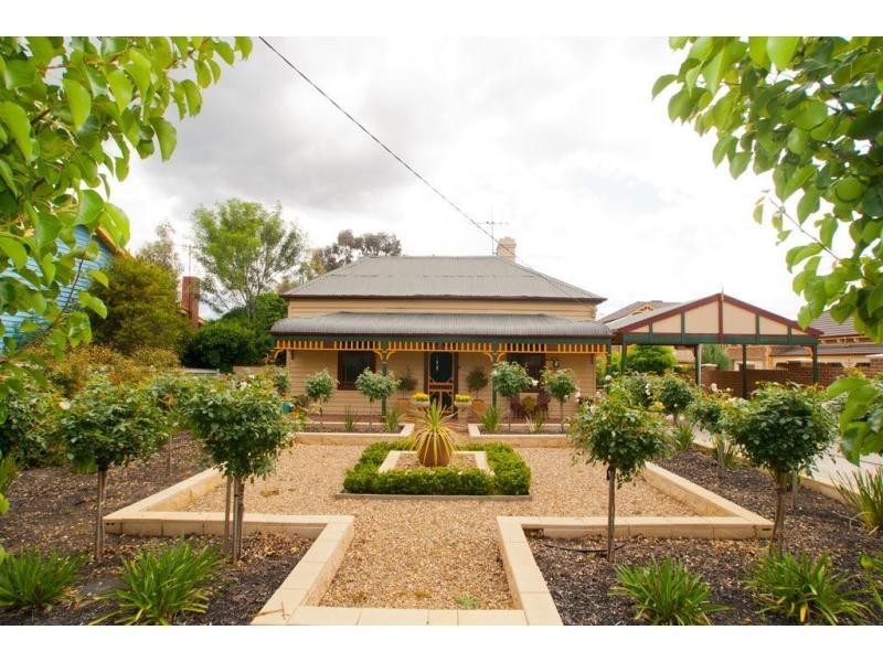 Flora Hill VIC 3550